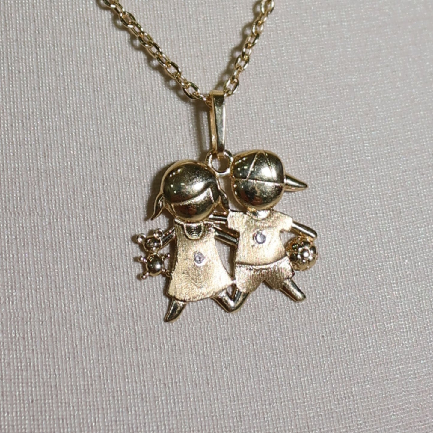 Corrente Bailarina 45cm + Pingente Casal - em ouro 18k