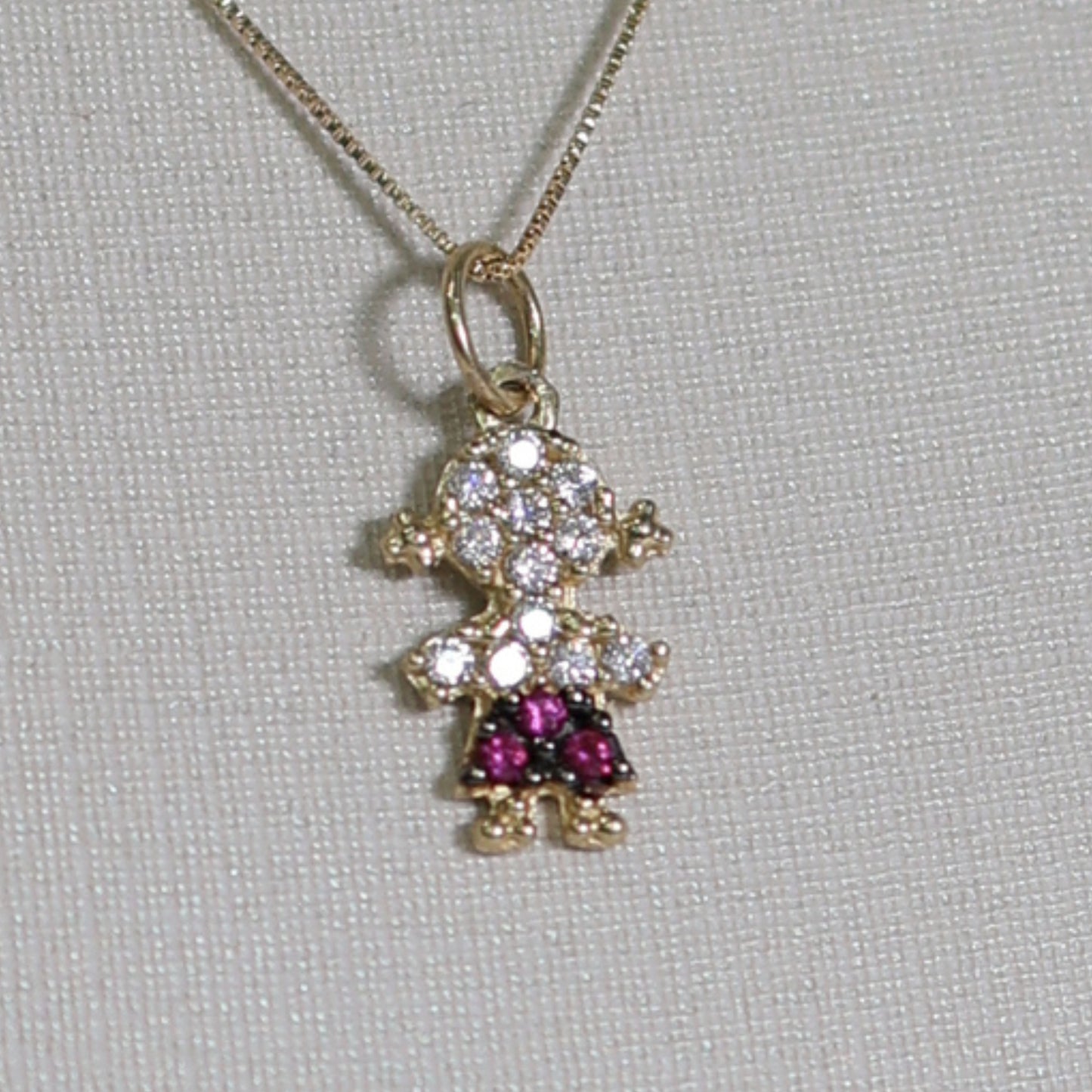 Pingente Cravejado Menina Branco e Rosa em ouro 18k