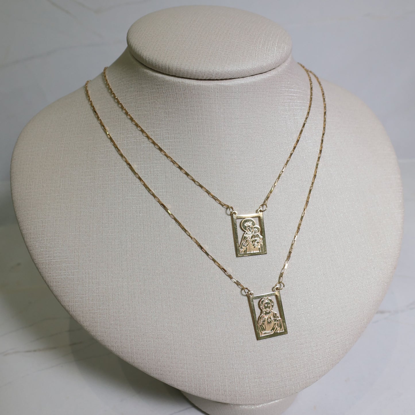 Escapulário Cartier 60cm em ouro 18k