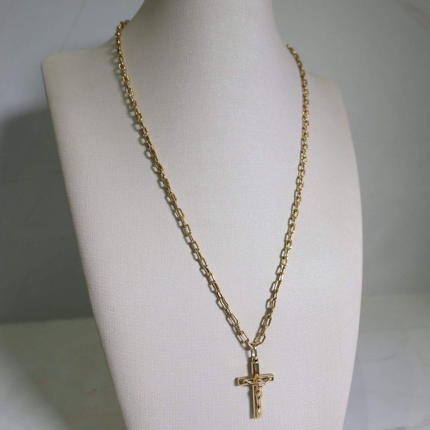 Corrente Cadeado 60cm + Crucifixo Tradicional - em ouro 18k