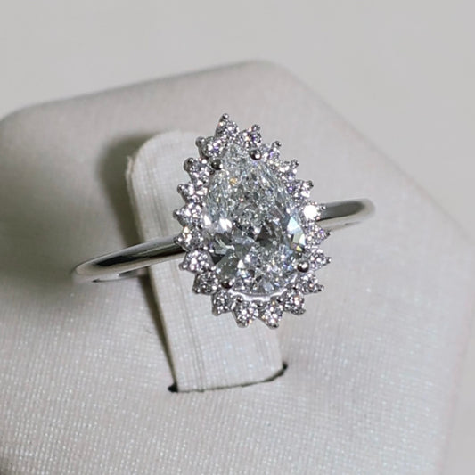 Anel Gota Cravejado Diamantes Lab em Ouro Branco 18k