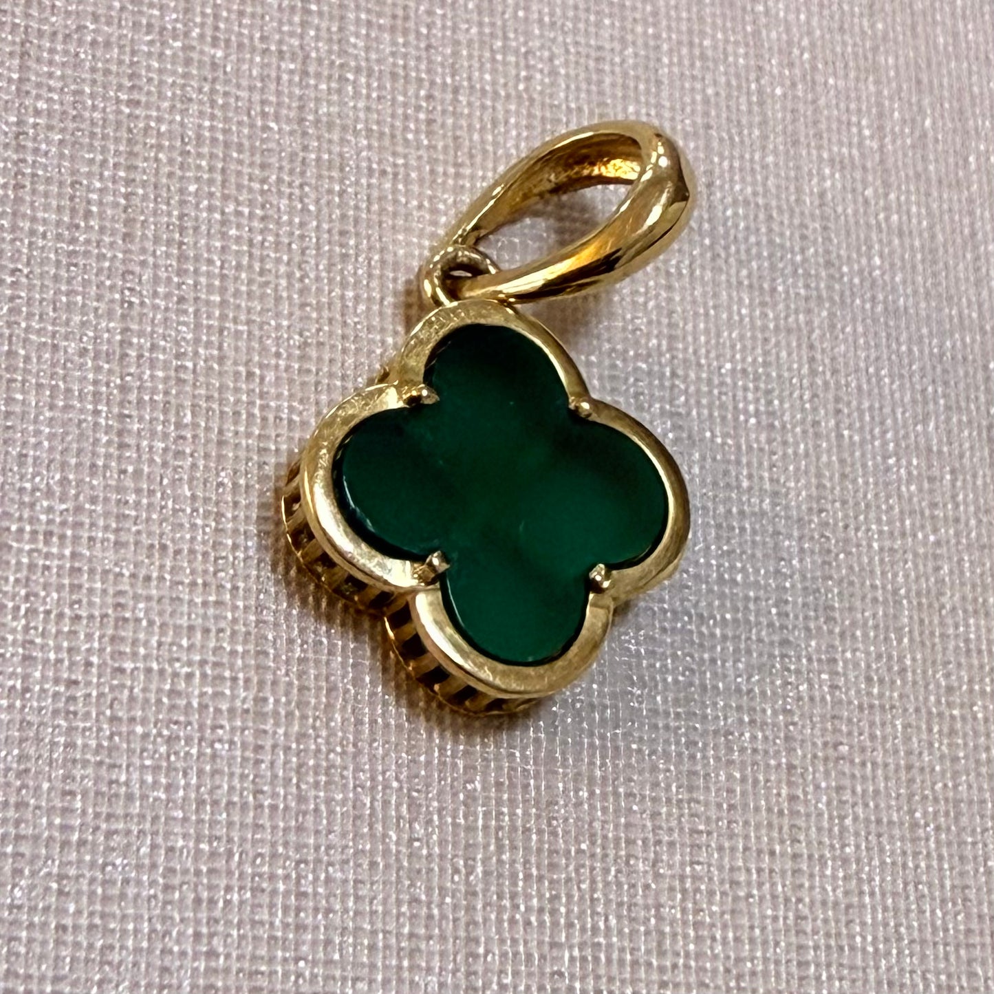 Pingente Trevo Verde em ouro 18k
