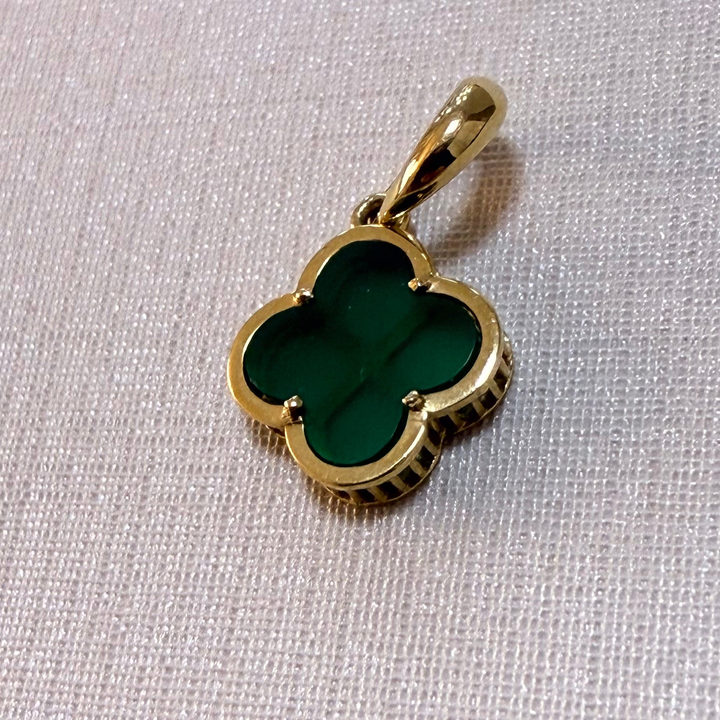Pingente Trevo Verde em ouro 18k