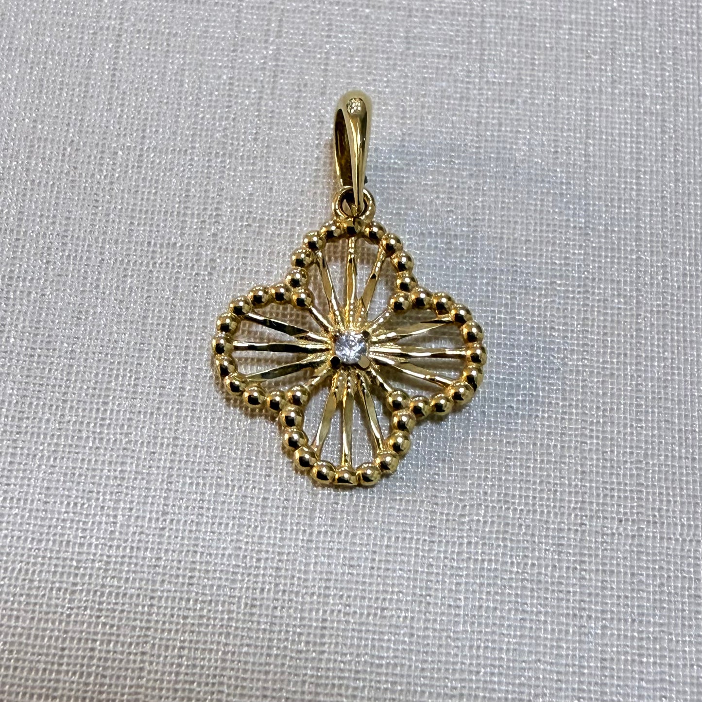 Pingente Trevo em ouro 18k