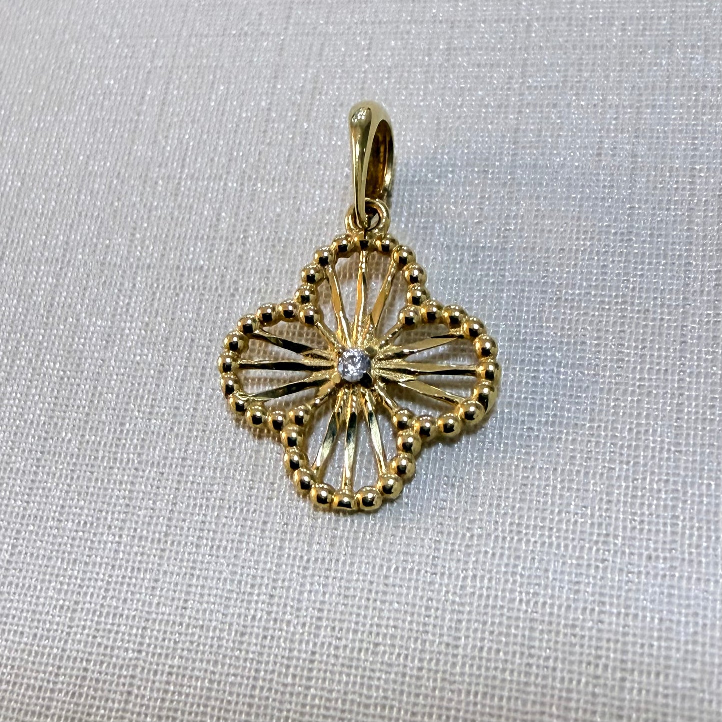 Pingente Trevo em ouro 18k