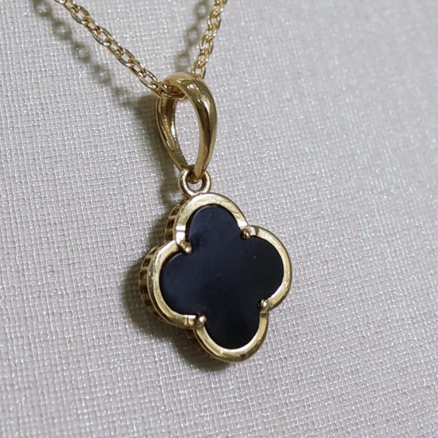 Pingente Trevo Negro em ouro 18k